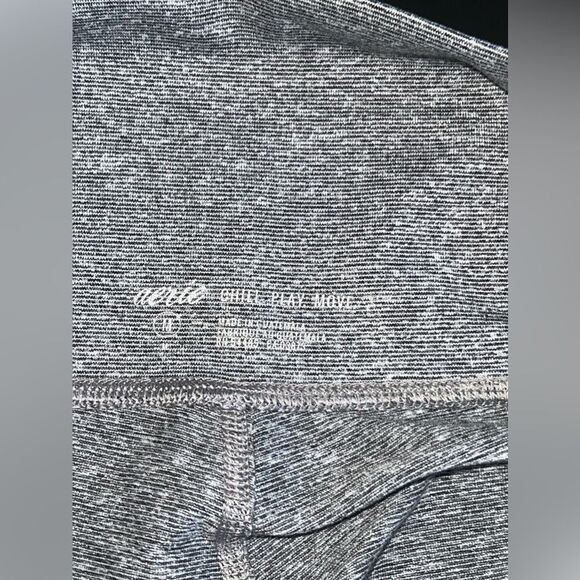 Aerie Women's Mesh Panel Cropped  Athletic Leggings Medium Gray & White NWOT - Picture 5 of 8